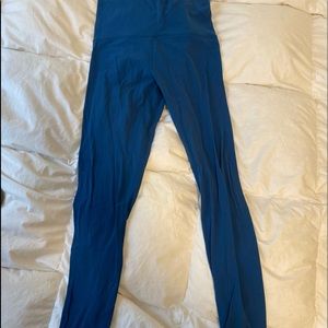 Size 6 lululemon align blue leggings!